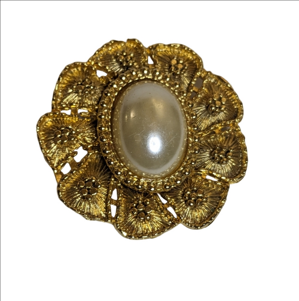 Vintage Victorian Inspired Simulated Pearl Gold Tone‎ Brooch